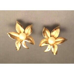 Vintage Trifari Pearl Brushed Gold Tone Earrings